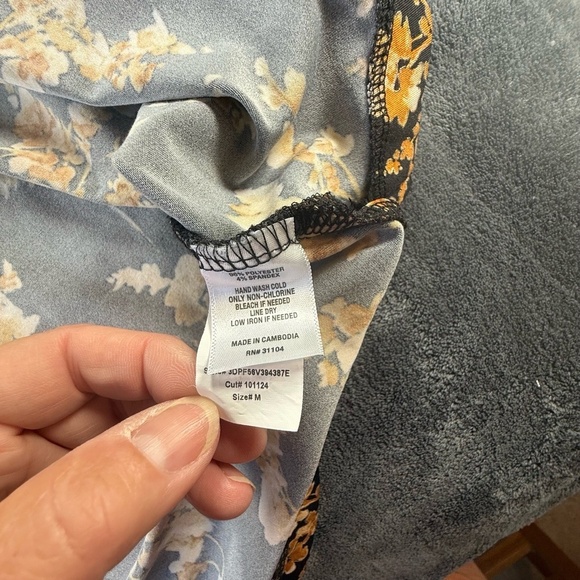 Kim Rogers Blouse Womens Size Medium Black Floral V-Neck 3/4 Sleeve Fall Easy - Picture 4 of 4